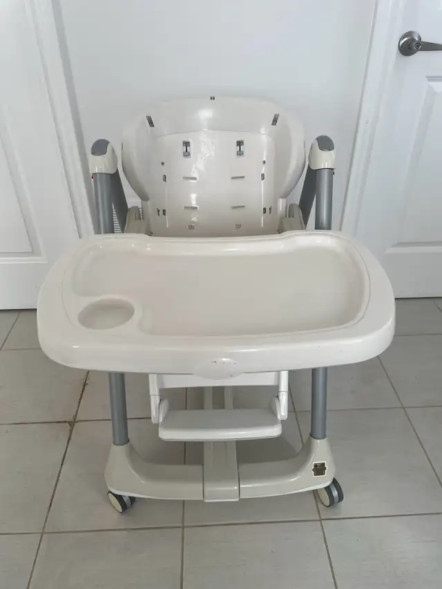 High chair Prima pappa in Strollers, Carriers & Car Seats in Oakville / Halton Region - Image 2