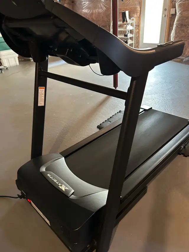 Xterra XT 900 Folding Treadmill  in Exercise Equipment in Markham / York Region - Image 3