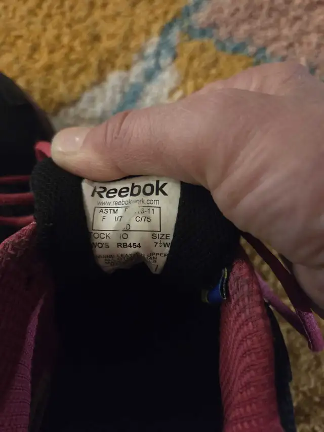 Reebok Running Shoes - Size 7 in Men's Shoes in Guelph - Image 4