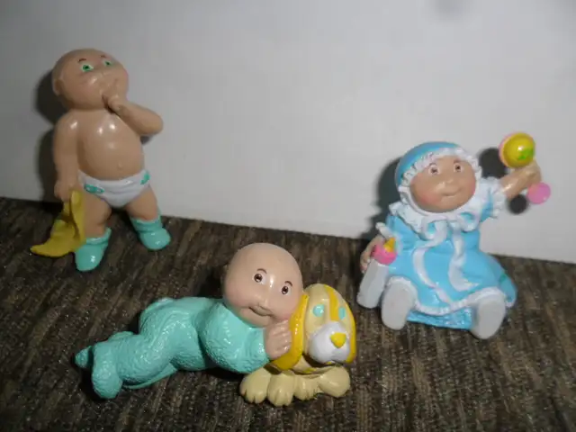 1984 Cabbage Patch minis 2 1/2"H $8 ea doll or 3 for $20. These63683058379393122