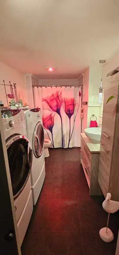 Grand logement rénové – 2 étages – 1295$ avec électros – Valleyfield Rue Alphonse-Desjardins, Salabe...