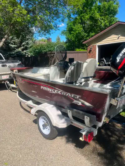Great fishing Boat features live well,14.5ft long 30hp 4 stroke engine very reliable and easy to mai...