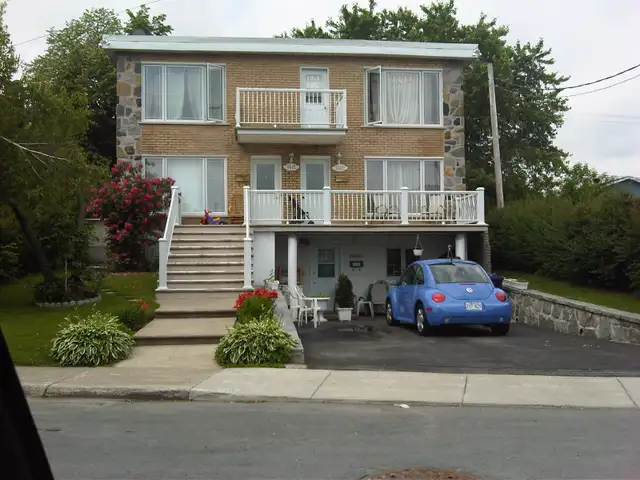 5 1/2 FOR RENT IN LAVAL HOTSPOT/ 5 1/2 A LOUER AU COEUR DE LAVAL