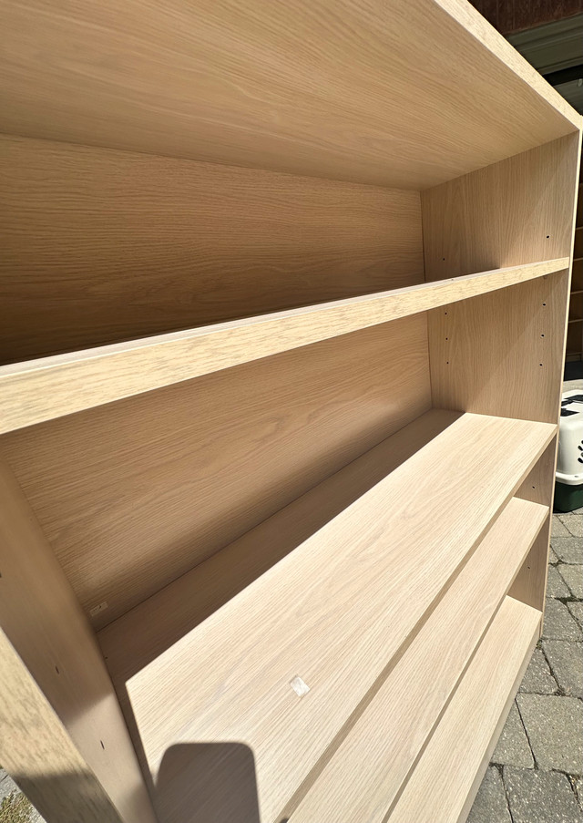 Bookcase in Bookcases & Shelving Units in Markham / York Region - Image 2
