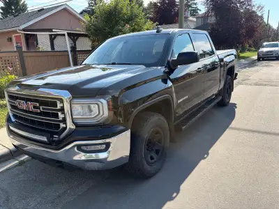 2018 GMC Sierra Z71 Crew Cab, fully equipped including leather interior with heated seats, heavy dut...