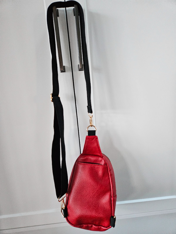 Cross Body Purse - Red Leather in Women's - Bags & Wallets in City of Halifax - Image 3