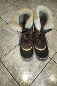 Ladies (Youth) Winter BOOTS LIKE NEW Size 9
