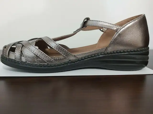 NYC Stacey Women's Enclosed Sandal Shoes - Size 9 - With Box in Women's - Shoes in City of Toronto - Image 7