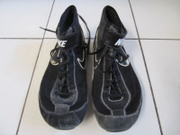 Classic Nike Wrestling Shoes With Velcro Cover Strap Size 101/2