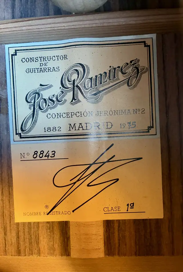 José Ramírez 1A – 1975 in Guitars in Québec City - Image 2
