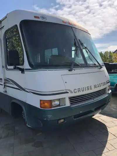 Cruisemaster by Georgie Boy 465 Chevy engine P30 Chassis, a/c,cruise control front end work done ste...