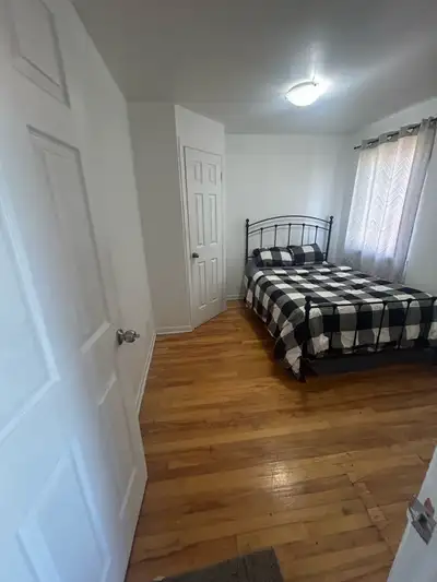 Chambre propre tout inclu meublée disponible dès maintenant. Chomedey. Métro Montmorency. (Optionnel...