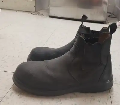 Bottes d'hiver pour travail, homme. $10., View more