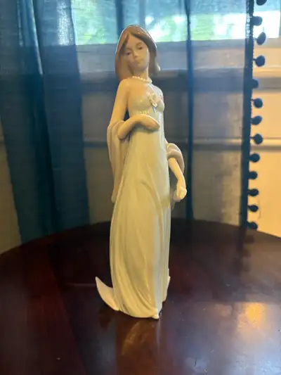 Lladro figurine "Daisa" circa 1987, View more