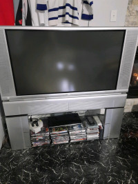 Hitachi 42" LCD rear projection TV  w stand