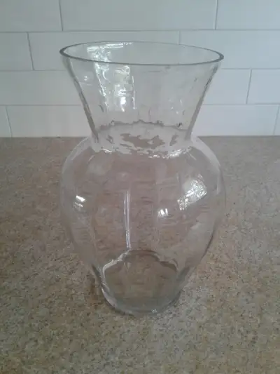 Flower vase a fleurs en vitre, View more