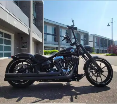 2014 Harley-Davidson Softail Breakout FXSB – Fully Built 1900cc – 12,000 KM – Pristine This 2014 Sof...