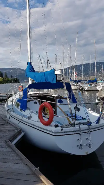 30 ft. Catalina Sail Boat for Sale. 2 head sails, 1 main. great for cruising and staying on board. r...