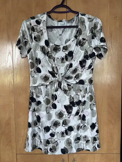 Blouse, camisoles, chandails... small/medium 4 à 10$ ch – DISPO, View more