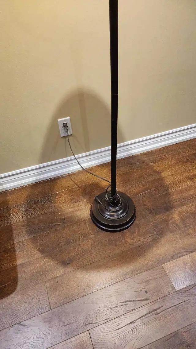 Table Lamps + tall lamp in Indoor Lighting & Fans in Mississauga / Peel Region - Image 6
