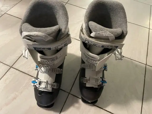 Dalbello Ultra 8 women’s ski boots in great condition in Ski in Markham / York Region - Image 2
