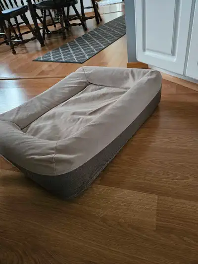 CASPER DOG BED! Clean dog bed,GREY/BROWN,in color, memory foam bed,beautiful, and comfortable dog be...