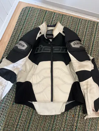 size is extra large. Looks like it runs small 20 $