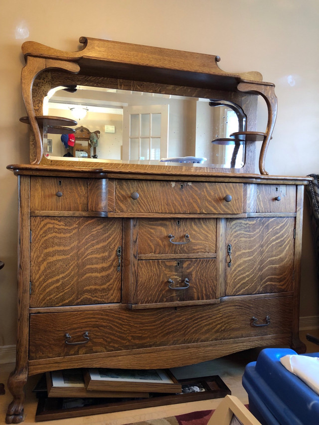  Beautiful antique tiger maple sideboard/buffet! in Hutches & Display Cabinets in Oakville / Halton Region - Image 2
