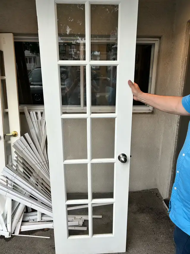 5 glass doors in Windows, Doors & Trim in City of Montréal - Image 5