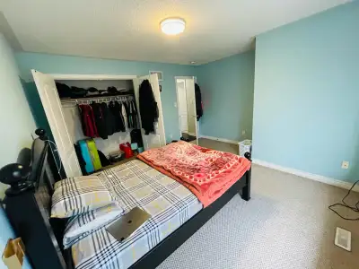 ROOM FOR RENT NEAR TORBRAM & SANDALWOOD PARKWAY -UPPER FLOOR ROOMS IN A HOUSE -HUGE LIVING AREA WITH...