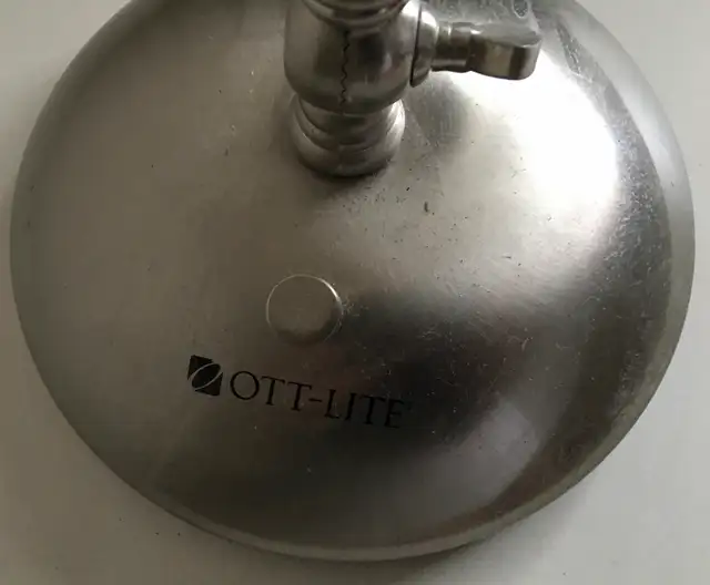 Vintage OttLite Preston Desk Lamp in Indoor Lighting & Fans in City of Toronto - Image 3