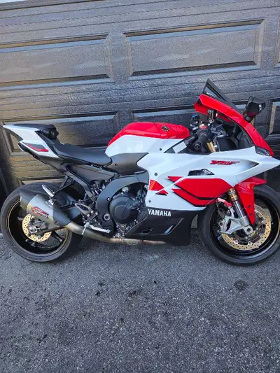 2026 Yamaha R9 70th Anniversary Edition 8000km's currently Yoshimura exhaust Zero gravity windscreen...