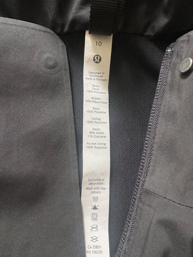 Lululemon Black Rain Rebel Jacket Size 10 in Women's - Tops & Outerwear in Oshawa / Durham Region - Image 3