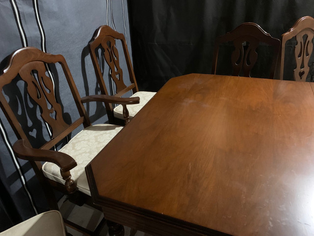 Antique dining room table with 6 chairs early 1900 in Dining Tables & Sets in St. Catharines - Image 3