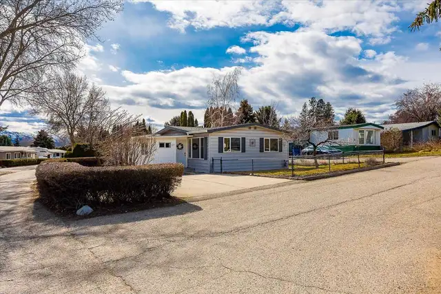 NEW PRICE! Updated West Kelowna Mobile Home with Rare Garage in Houses for Sale in Kelowna - Image 11