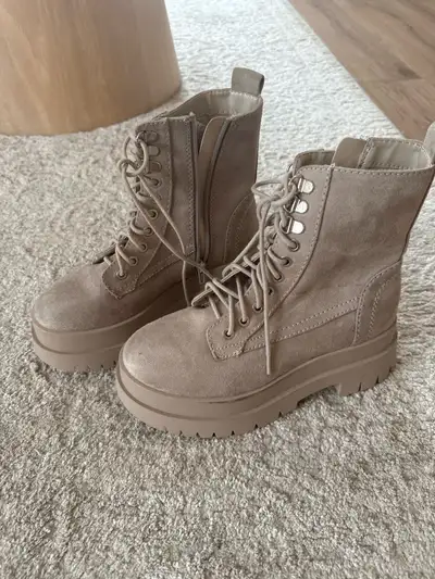 Womens Boots size 6, View more