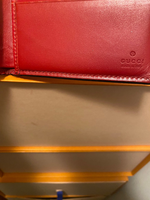 Used Red Leather Gucci Bifold Wallet in Men's in City of Toronto - Image 4