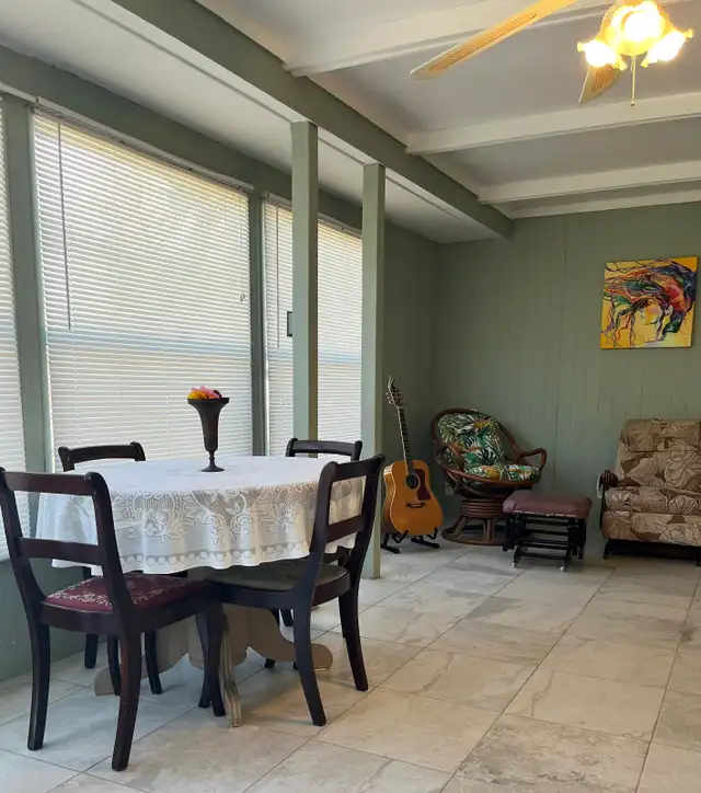 Excape Winter, in a well established, quiet, safe neighborhood in Florida in Canada - Image 10