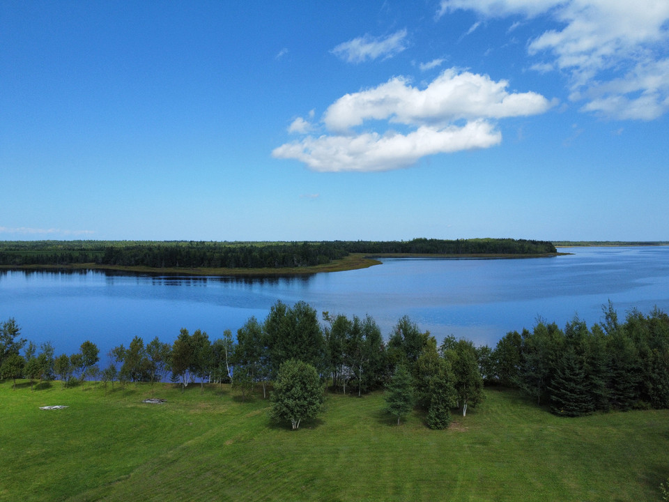 Magnifique terrain de 1 acre bord de l'eau / Waterfront lot in Land for Sale in Bathurst