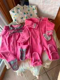 Pyjamas et douillette pour bébé fille