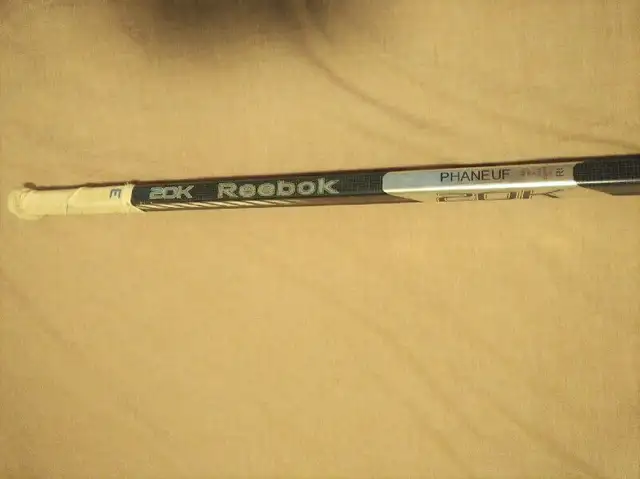 Leafs  Signed  Game Used Hockey Stick + Others in Arts & Collectibles in City of Toronto - Image 4