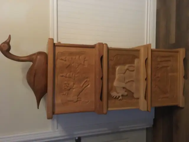 coffre en bois pin avec sculpture en bois in Home Décor & Accents in Edmundston - Image 4