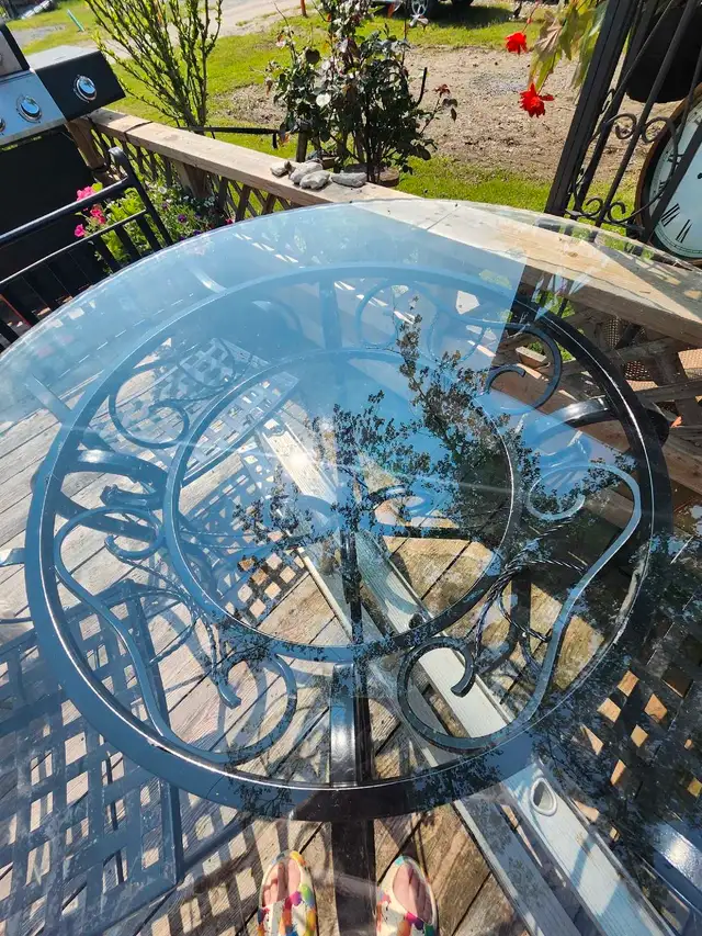 Rod iron table with beveled glass top62864363644418124