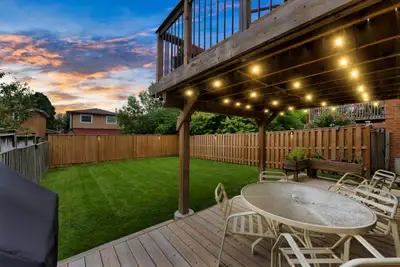 Private 1 bed 1 bath Unit with Walkout deck