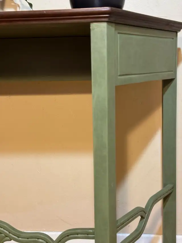 vintage table in Other Tables in City of Halifax - Image 7