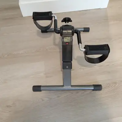 Pédalier exerciseur pour jambes et bras, View more