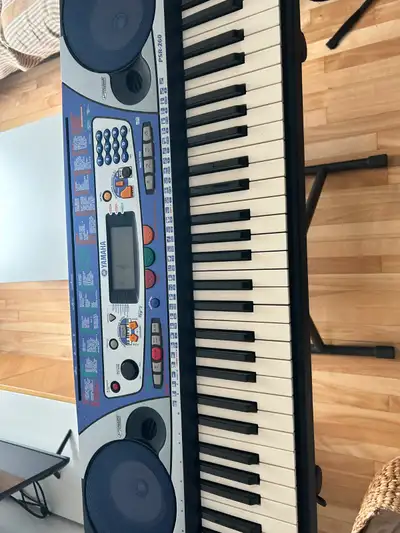 Piano synthé Yamaha PSR‑180 + Trépied – Très bon état, View more