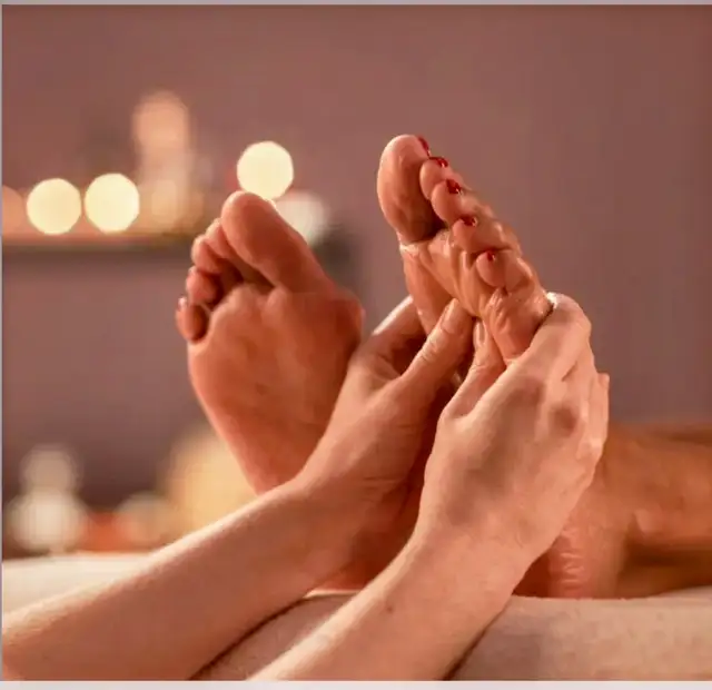 Foot Reflexology $100.00 &  Face Contouring Session