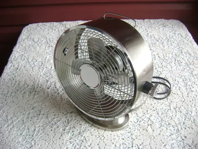 Intertek Electric Tabletop Fan --- Industrial Look in Indoor Lighting & Fans in New Glasgow - Image 3