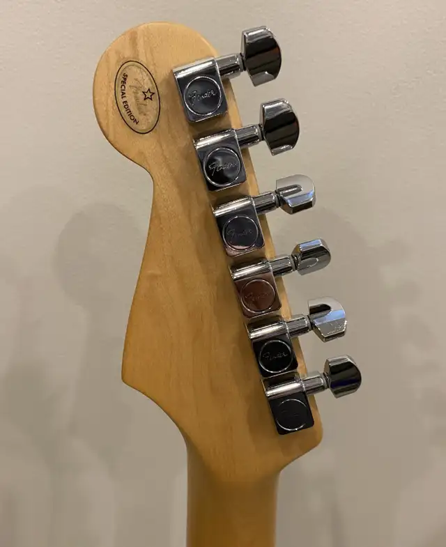 RARE Fender FSR (Stratocaster) Sam Ash 48th Street Strat Guitar in Guitars in Markham / York Region - Image 7